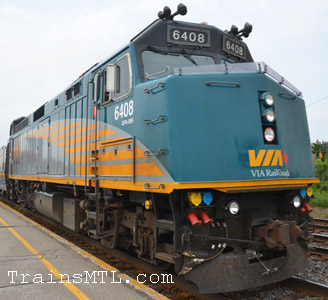Locomotive VIA6408 right side / coté droit